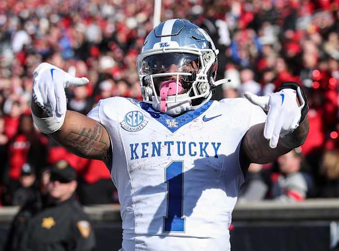 Kentucky Wildcats running back Ray Davis (1) throws down Ls after scoring in the third quarter. Nov. 24, 2023